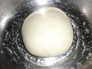 蒲公英猪肉饺子的做法步骤：1
