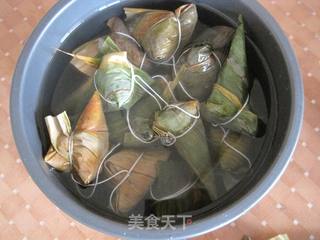 咸肉花生粽的做法步骤:15