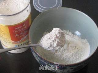 黄瓜丝大麦蛋饼的做法步骤:2
