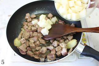 番茄红烩牛肉咖喱饭~熊宝宝沐浴啦的做法步骤:5