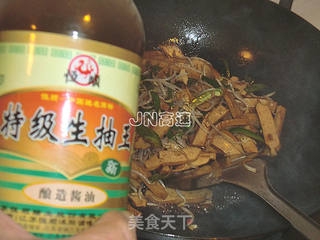 银芽青椒炒豆干的做法步骤:12
