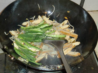银芽青椒炒豆干的做法步骤:11