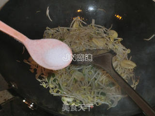 银芽青椒炒豆干的做法步骤:9