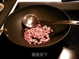 咸肉鸡蛋炒饭的做法步骤：1