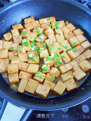 【简单快速的下饭菜】 红烧豆腐的做法步骤:11