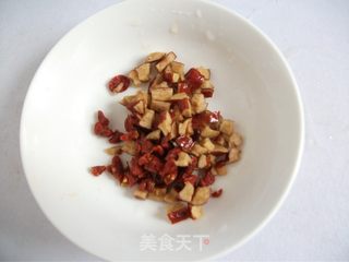 红枣枸杞蒸鸡的做法步骤:2