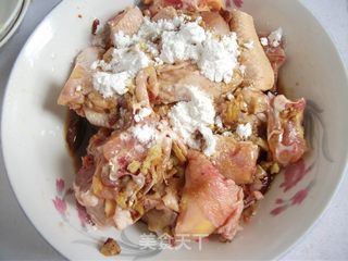 红枣枸杞蒸鸡的做法步骤:6