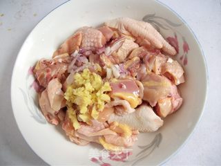 红枣枸杞蒸鸡的做法步骤:4