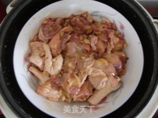 红枣枸杞蒸鸡的做法步骤:7