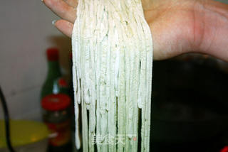 【菠菜两吃法,新派菜谱】翡翠面的做法步骤:12