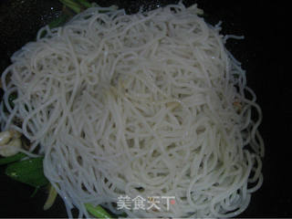三鲜炒米线的做法步骤:6