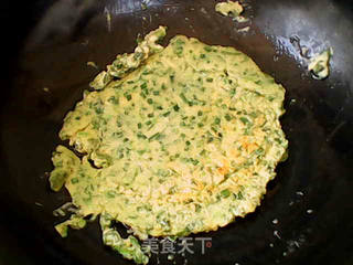 韭菜鸡蛋饼的做法步骤:9