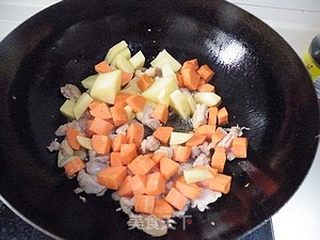 咖喱土豆鸡肉饭的做法步骤:4