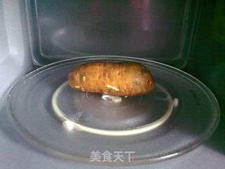 6分钟微波烤蕃薯的做法步骤:2