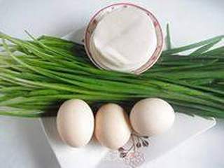 清清淡淡也别具味道—裙边韭菜饺的做法步骤：1