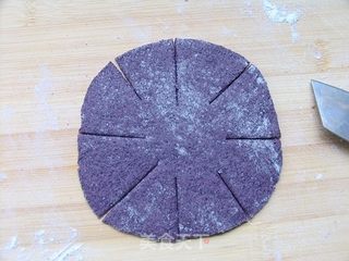 营养早餐之——黑米豆沙菊花包的做法步骤:6