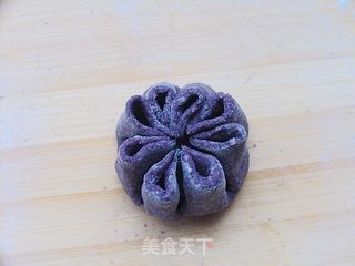 营养早餐之——黑米豆沙菊花包的做法步骤:9