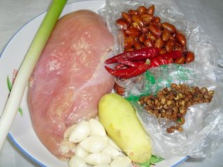 宫保鸡丁的做法步骤：1