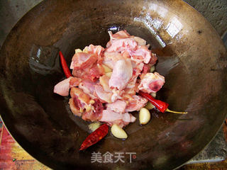 心蓝手制私房菜【正宗三杯鸡】——折磨吃货的浓香鸡肉的做法步骤:3