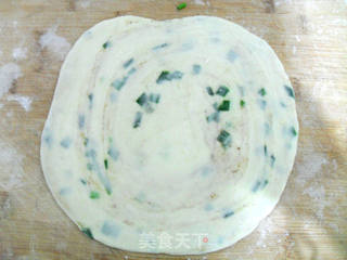 简单易做的——酥松葱花油饼(附烫面的详细做法)的做法步骤:22