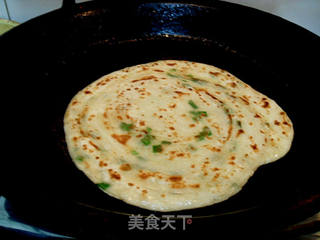 简单易做的——酥松葱花油饼(附烫面的详细做法)的做法步骤:24
