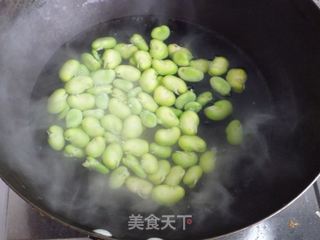 橄榄菜俏拌蚕豆的做法步骤：2