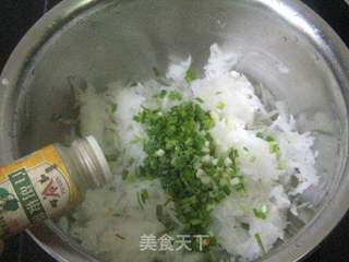 香葱萝卜丝蒸饺的做法步骤:3