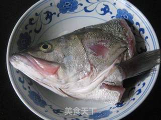 春笋豆腐鲈鱼头汤的做法步骤:2