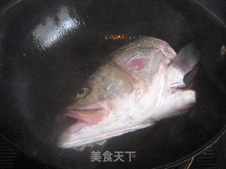 春笋豆腐鲈鱼头汤的做法步骤:3