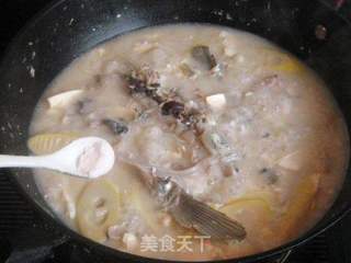 春笋豆腐鲈鱼头汤的做法步骤:8
