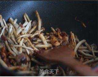 抵御春天的寒流,超级下饭菜——干锅茶树菇的做法步骤:9