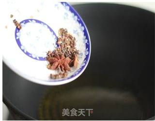 绝对让嗜肉一族也爱上的下酒小素菜——麻香干煸豆干的做法步骤:2