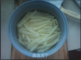 自制炸薯条的做法步骤:2