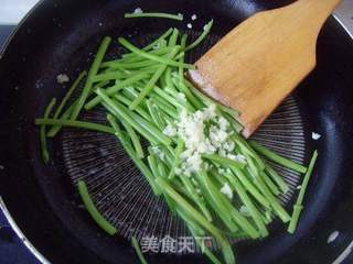清炒蒿子秆的做法步骤:6
