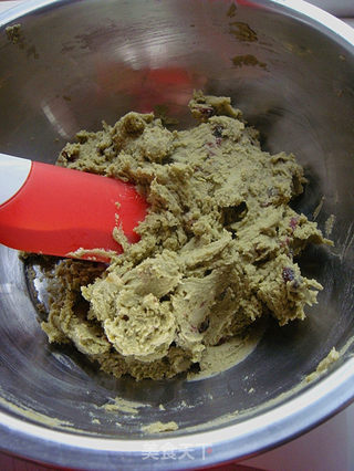 抹茶蔓越莓饼干的做法步骤:5