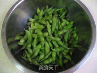 五香毛豆的做法步骤：1