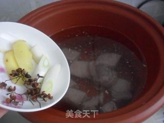土豆排骨汤的做法步骤：6