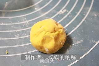 南瓜泥做的贝壳豆沙包子、南瓜鲜肉包、熊掌鲜肉包的做法步骤:6
