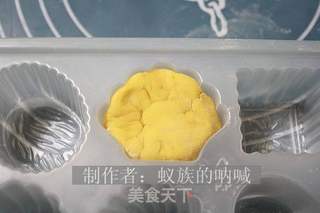 南瓜泥做的贝壳豆沙包子、南瓜鲜肉包、熊掌鲜肉包的做法步骤:7