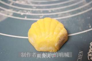 南瓜泥做的贝壳豆沙包子、南瓜鲜肉包、熊掌鲜肉包的做法步骤:8