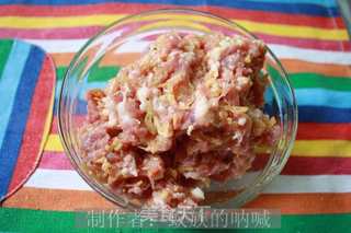 南瓜泥做的贝壳豆沙包子、南瓜鲜肉包、熊掌鲜肉包的做法步骤:11