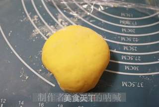 南瓜泥做的贝壳豆沙包子、南瓜鲜肉包、熊掌鲜肉包的做法步骤:15
