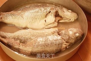 缅甸柠檬蒸鱼 Burmese style lemon fish的做法步骤:2