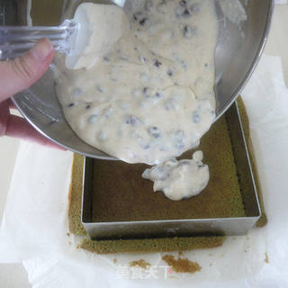 抹茶蜜豆慕斯蛋糕的做法步骤:11