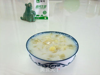 银耳莲子薏米牛奶羹的做法步骤:3