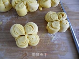 馒头花样蒸---菊花馒头的做法步骤：6