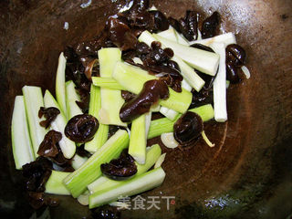 心蓝手制私房菜【丝瓜木耳烩彩面】——人生八苦回味还甜的做法步骤:4