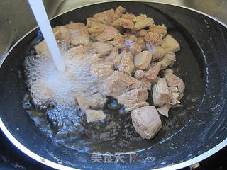 咖喱牛腩焖土豆的做法步骤:3