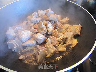 咖喱牛腩焖土豆的做法步骤:6