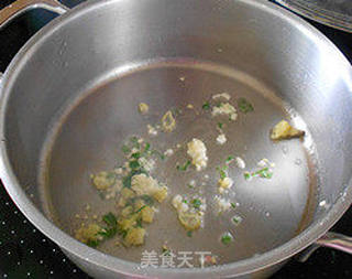 酸甜香辣的泰式咖喱虾的做法步骤:2